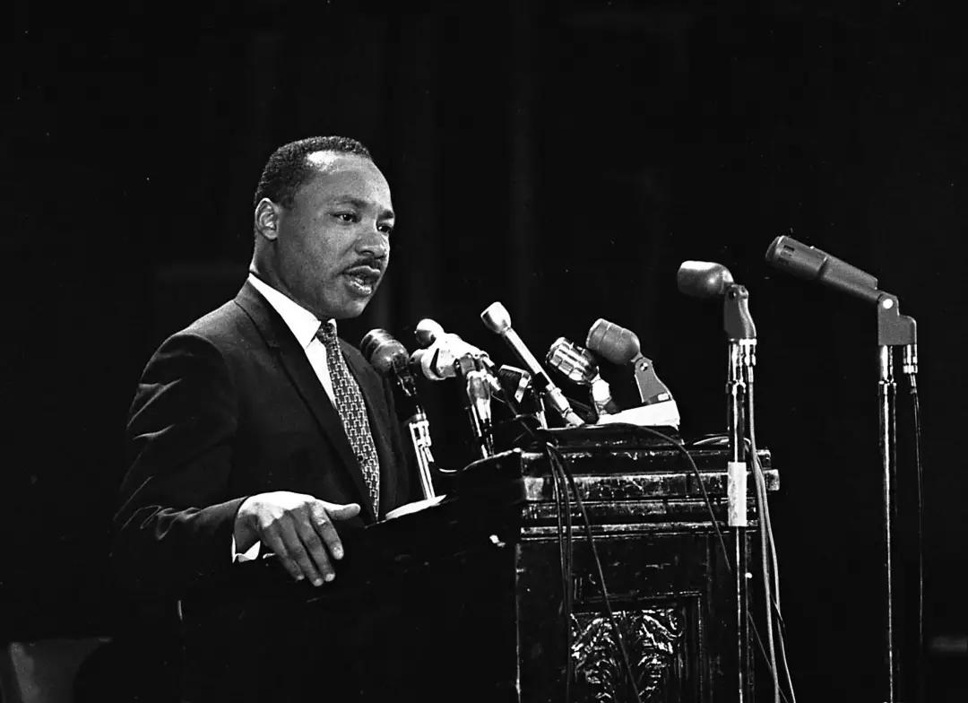 martin luther king),我想你们都不陌生,这个一半都是即兴发挥的呀膊